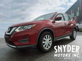 Used 2017 Nissan Rogue S image 1