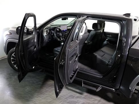 Used 2023 Toyota Tundra Limited AWD/4WD image 5