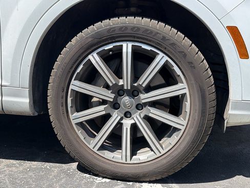 Used 2017 Audi Q7 3.0T Prestige AWD/4WD image 2