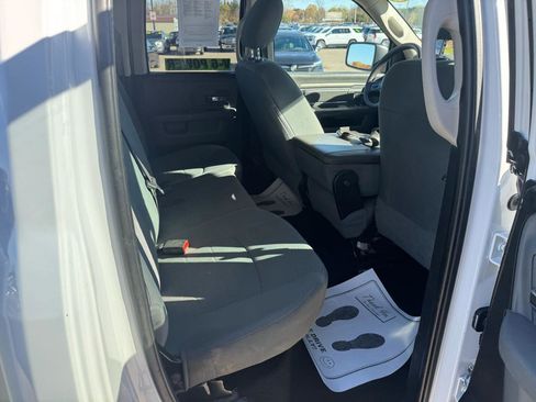 Used 2019 RAM 1500 Classic SLT AWD/4WD image 12