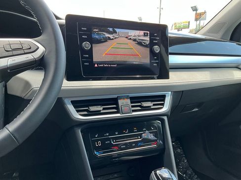 New 2025 Volkswagen Taos SE image 17