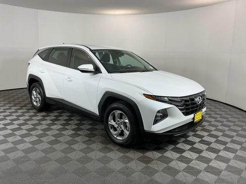 Used 2022 Hyundai Tucson SE w/ Winter Package AWD/4WD image 3