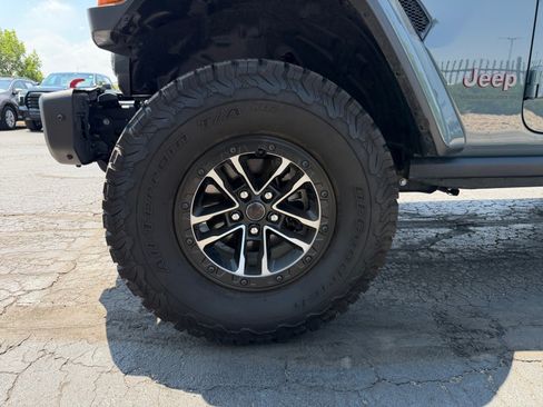 Used 2025 Jeep Wrangler Unlimited Rubicon AWD/4WD image 26