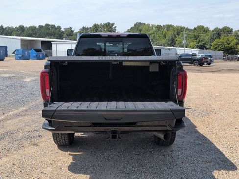 Used 2022 GMC Sierra 2500 Denali w/ Denali Black Diamond Edition AWD/4WD image 4