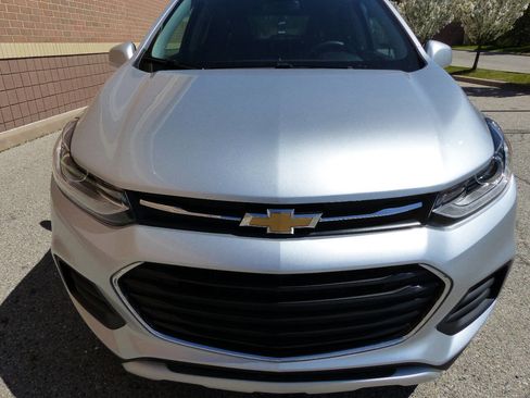 Used 2020 Chevrolet Trax LT w/ LT Convenience Package FWD image 11