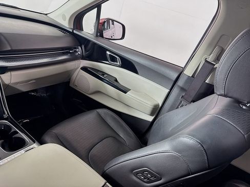 Used 2023 Kia Carnival SX Prestige image 20