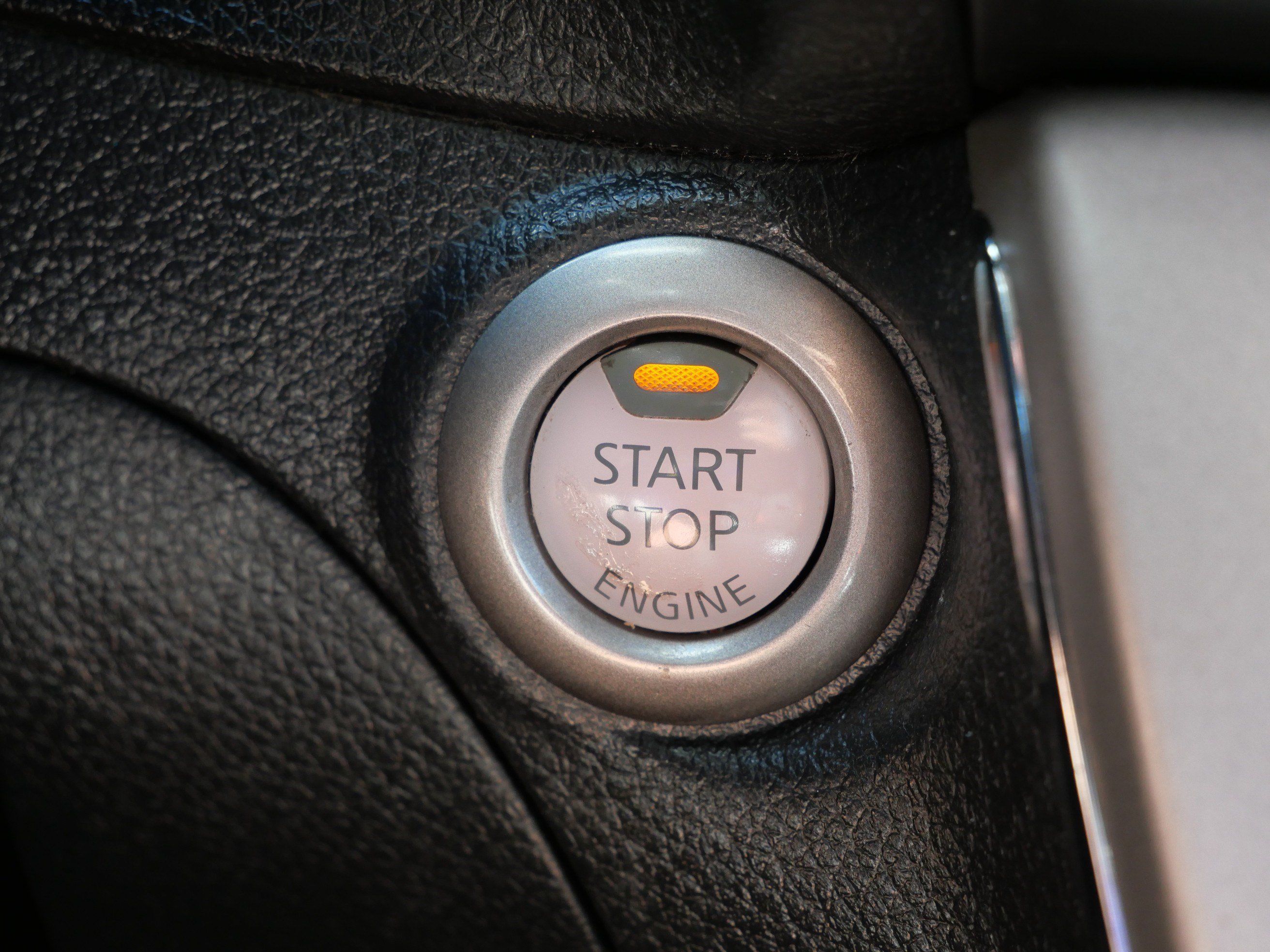 Used 2015 Nissan Sentra SV FWD image 31