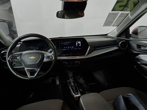 Used 2025 Chevrolet Trax LT w/ LT Convenience Package image 30