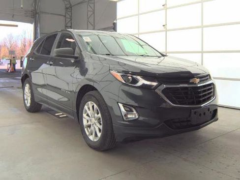 Used 2021 Chevrolet Equinox LS image 2