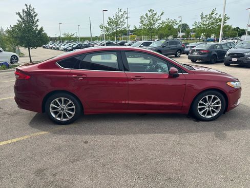 Used 2017 Ford Fusion SE w/ Fusion SE Technology Package FWD image 4