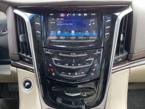 Used 2016 Cadillac Escalade Luxury image 8