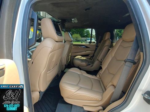 Used 2018 Cadillac Escalade Platinum AWD/4WD image 18
