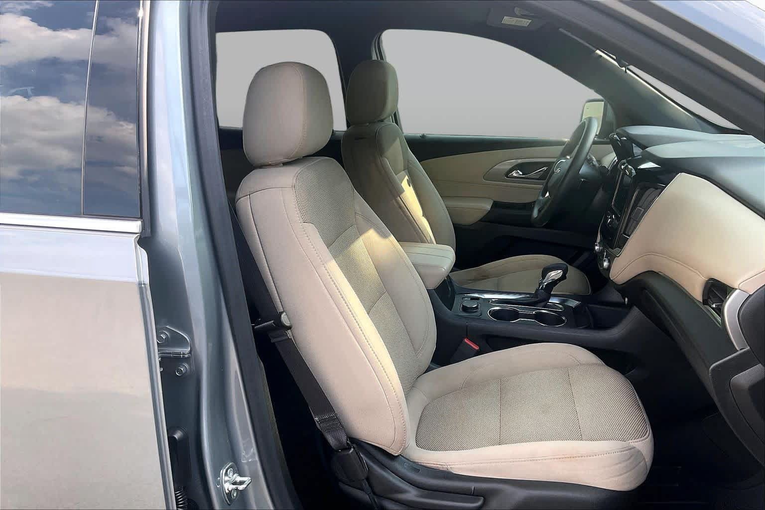 Used 2023 Chevrolet Traverse LS w/ Safety Package FWD image 9