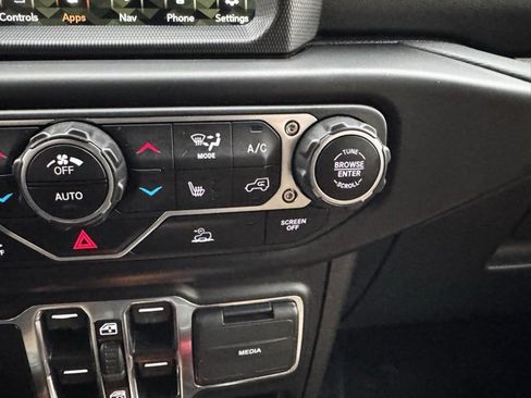 Used 2023 Jeep Wrangler Unlimited Sahara w/ Cold Weather Group image 13