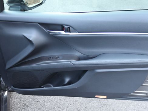 Used 2022 Toyota Camry XLE FWD image 33
