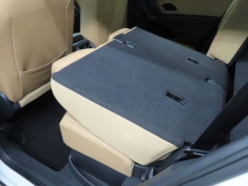 Used 2023 Volkswagen Tiguan SE R-Line image 56