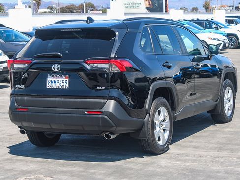 Certified 2019 Toyota RAV4 XLE w/ Convenience Package image 9
