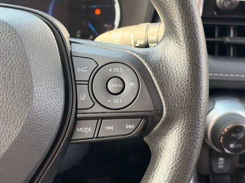 Used 2025 Toyota RAV4 XLE AWD/4WD image 17