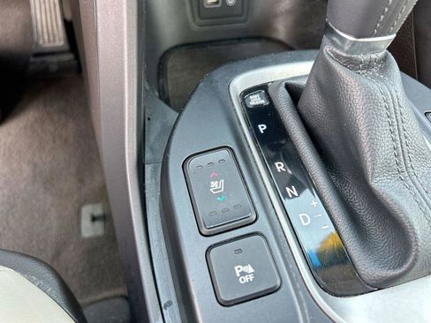 Used 2017 Hyundai Santa Fe Sport FWD image 30