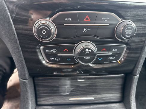 Used 2022 Chrysler 300 Touring AWD/4WD image 26