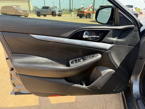 Used 2020 Nissan Maxima 3.5 SV w/ Floor Mat Group FWD image 11