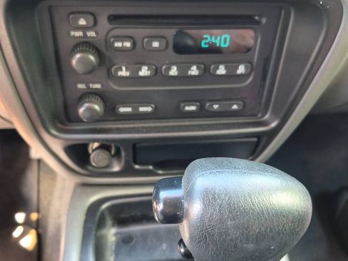Used 2003 Chevrolet Tracker LT AWD/4WD image 15