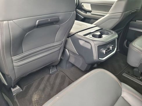 Certified 2025 Ford Expedition Active image 12