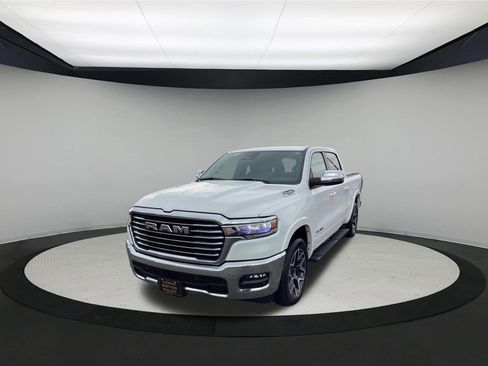 Used 2025 RAM 1500 Laramie AWD/4WD image 4