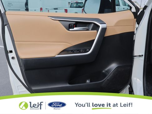 Used 2020 Toyota RAV4 XLE Premium image 10