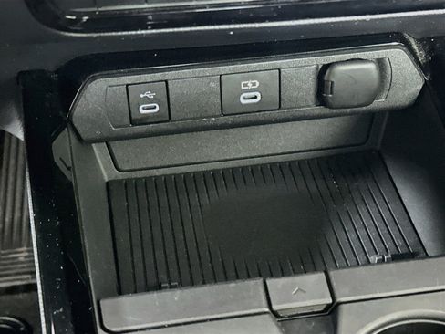 Used 2025 Toyota Prius LE FWD image 26