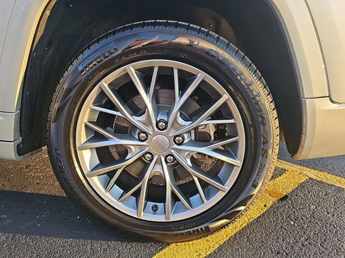 Used 2022 Jeep Grand Cherokee L Summit w/ Luxury Tech Group V image 37