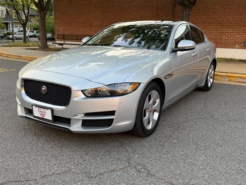 Used 2017 Jaguar XE Premium AWD/4WD image 2