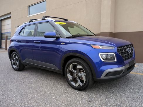 Certified 2023 Hyundai Venue Limited image 2