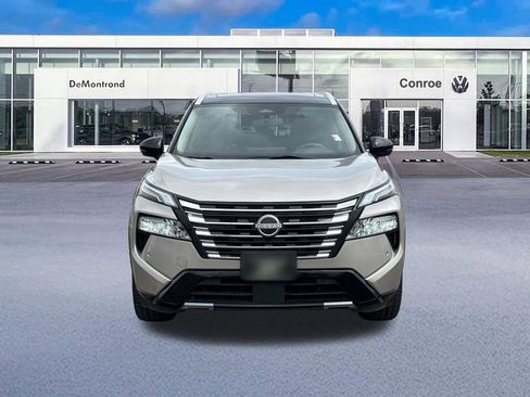 Used 2024 Nissan Rogue Platinum FWD image 2