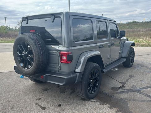 Used 2023 Jeep Wrangler Sahara w/ Cold Weather Group AWD/4WD image 5