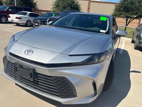 Used 2025 Toyota Camry LE FWD image 6