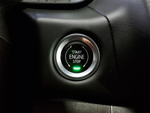 Used 2022 GMC Yukon XL SLE w/ Gmc Pro Safety Plus Package image 17