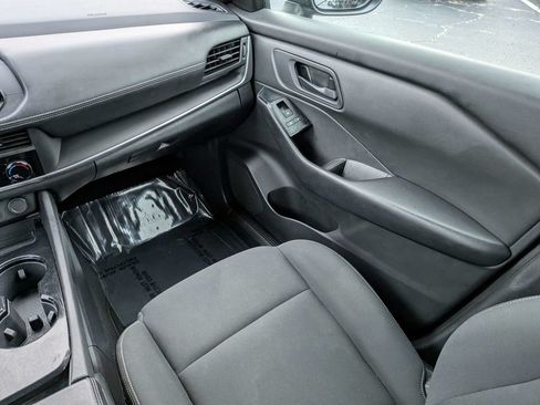 Used 2024 Nissan Rogue S FWD image 15