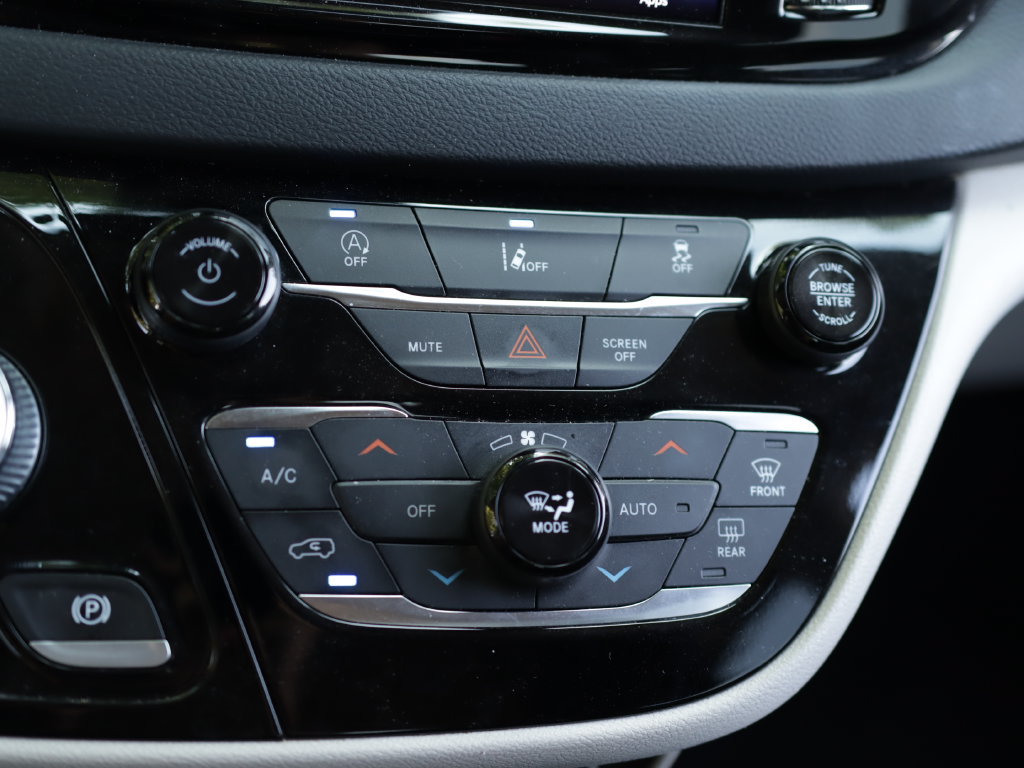 Used 2022 Chrysler Pacifica Touring-L FWD image 15
