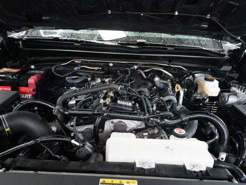 Certified 2025 Toyota Tacoma SR5 image 31