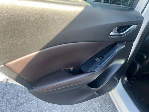 Used 2018 MAZDA MAZDA3 Touring image 26