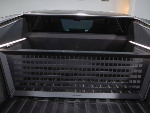 Used 2024 Tesla Cybertruck AWD Crew Cab image 26
