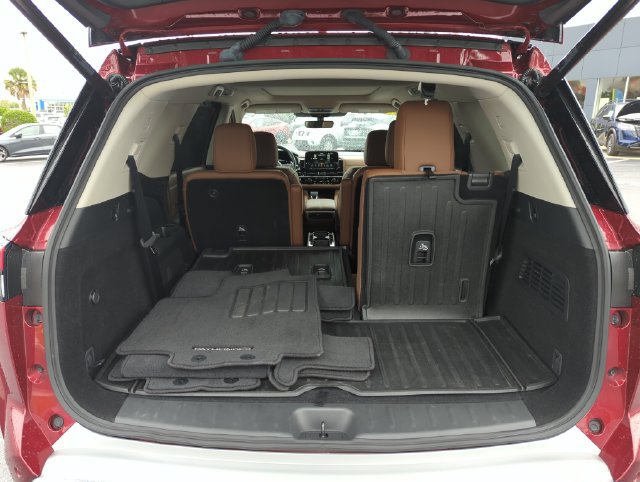 Certified 2025 Nissan Pathfinder Platinum AWD/4WD image 19