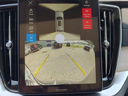 New 2026 Volvo XC90 B6 Plus w/ Protection Package Premier image 25