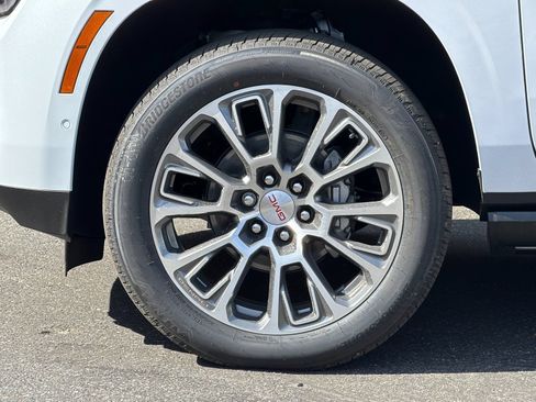 New 2026 GMC Yukon XL Denali w/ Denali Reserve Package RWD image 28