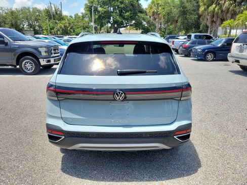 New 2026 Volkswagen Taos SE FWD image 5