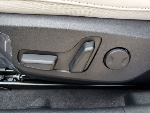 New 2025 Kia EV6 Wind image 8