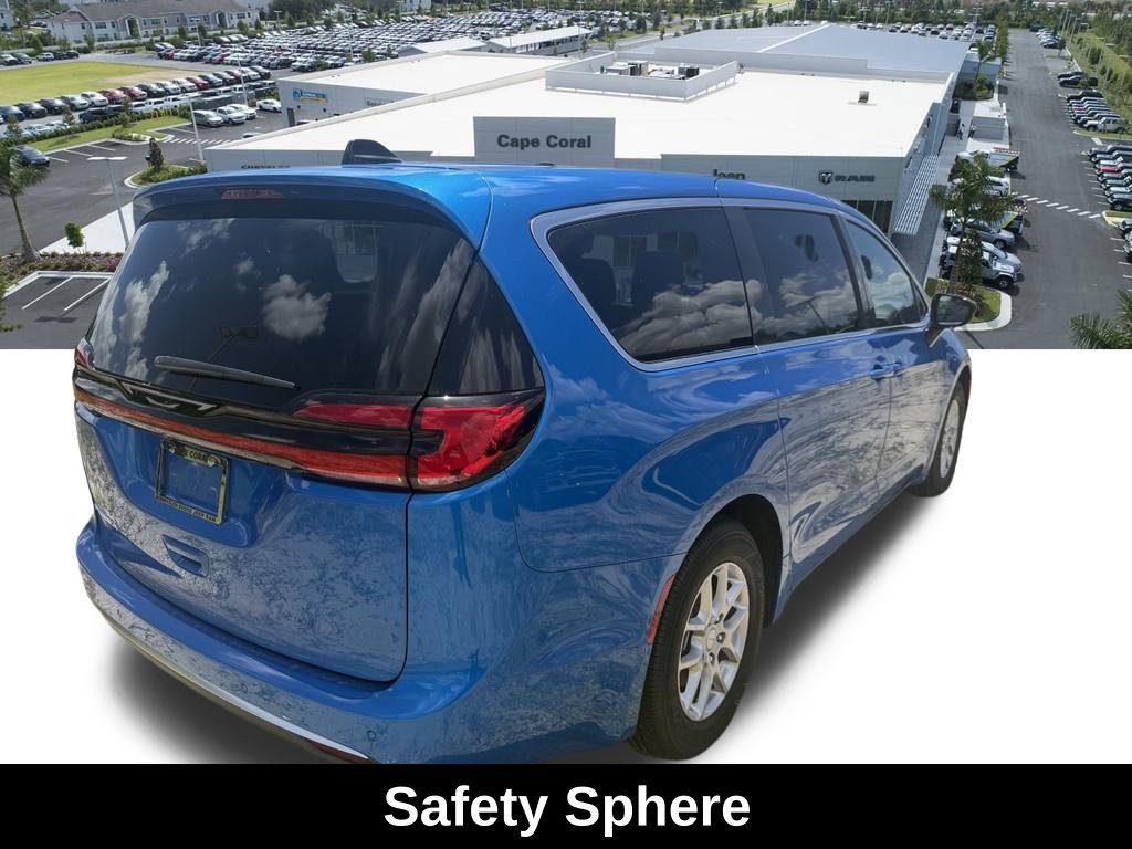 New 2027 Chrysler Pacifica Select w/ Family Tech Group FWD image 4