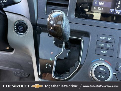 Used 2017 Toyota Sienna XLE image 21