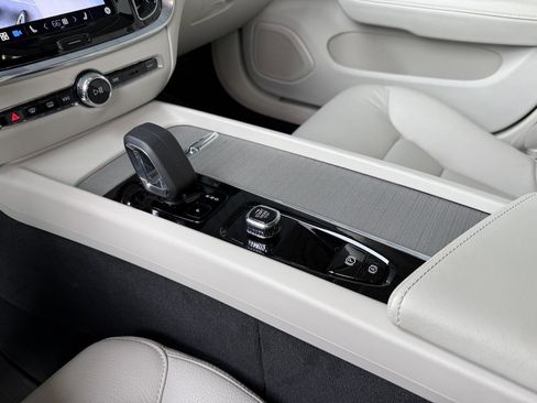 Used 2024 Volvo V60 B5 Cross Country Plus image 17